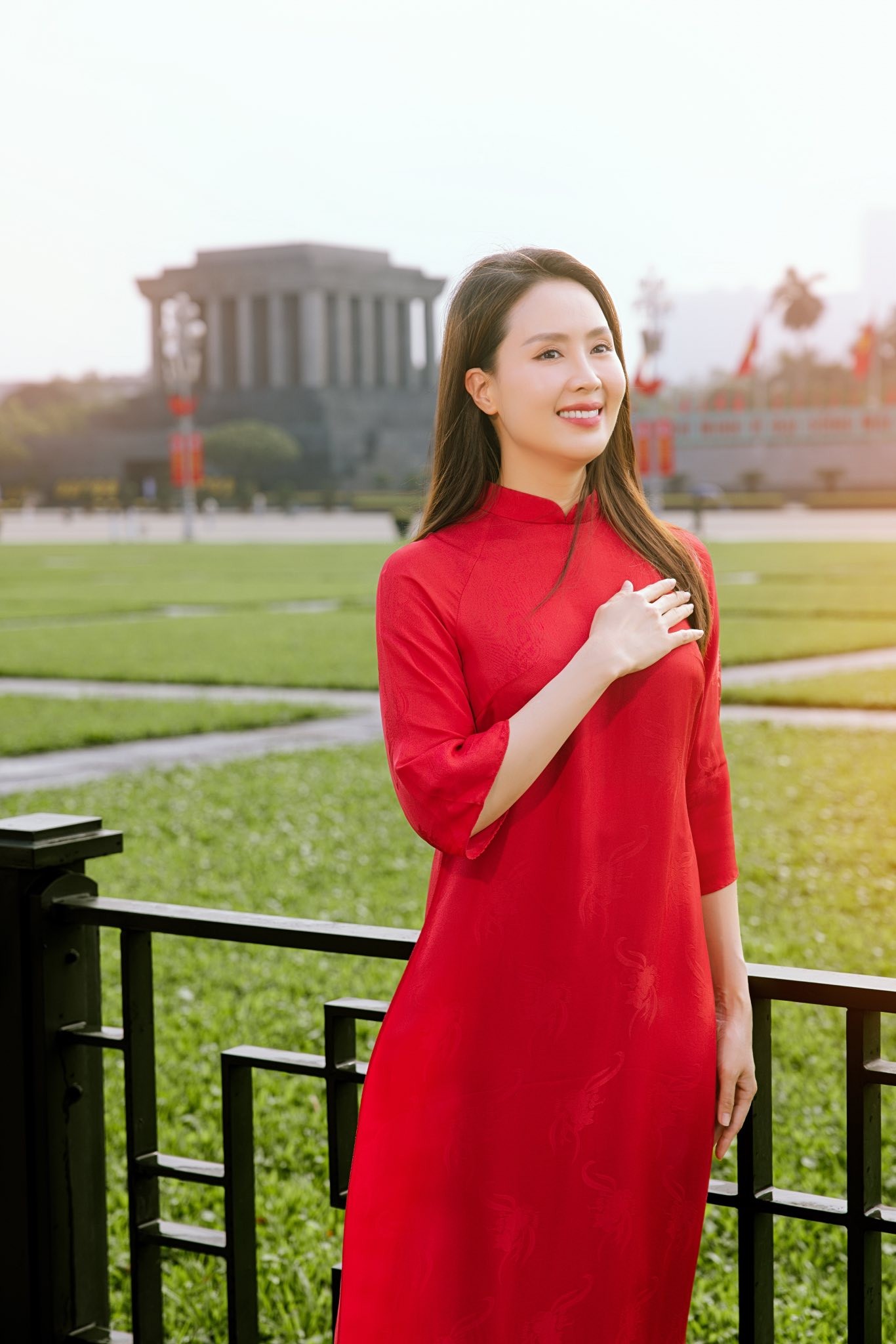 Nghệ sĩ xuống đường mừng đại lễ 30/4- Ảnh 9. Nghệ sĩ xuống đường mừng đại lễ 30/4- Ảnh 9.