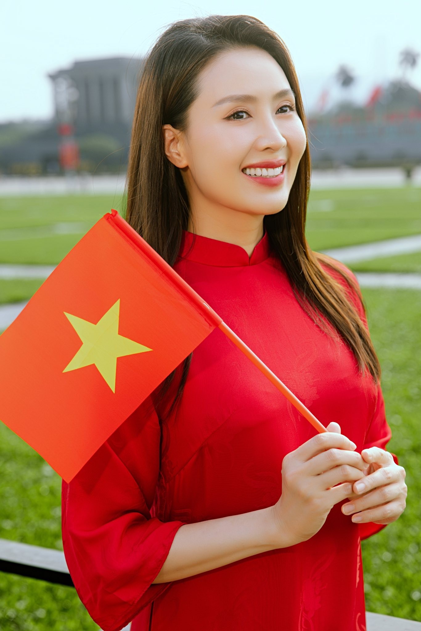 Nghệ sĩ xuống đường mừng đại lễ 30/4- Ảnh 8. Nghệ sĩ xuống đường mừng đại lễ 30/4- Ảnh 8.