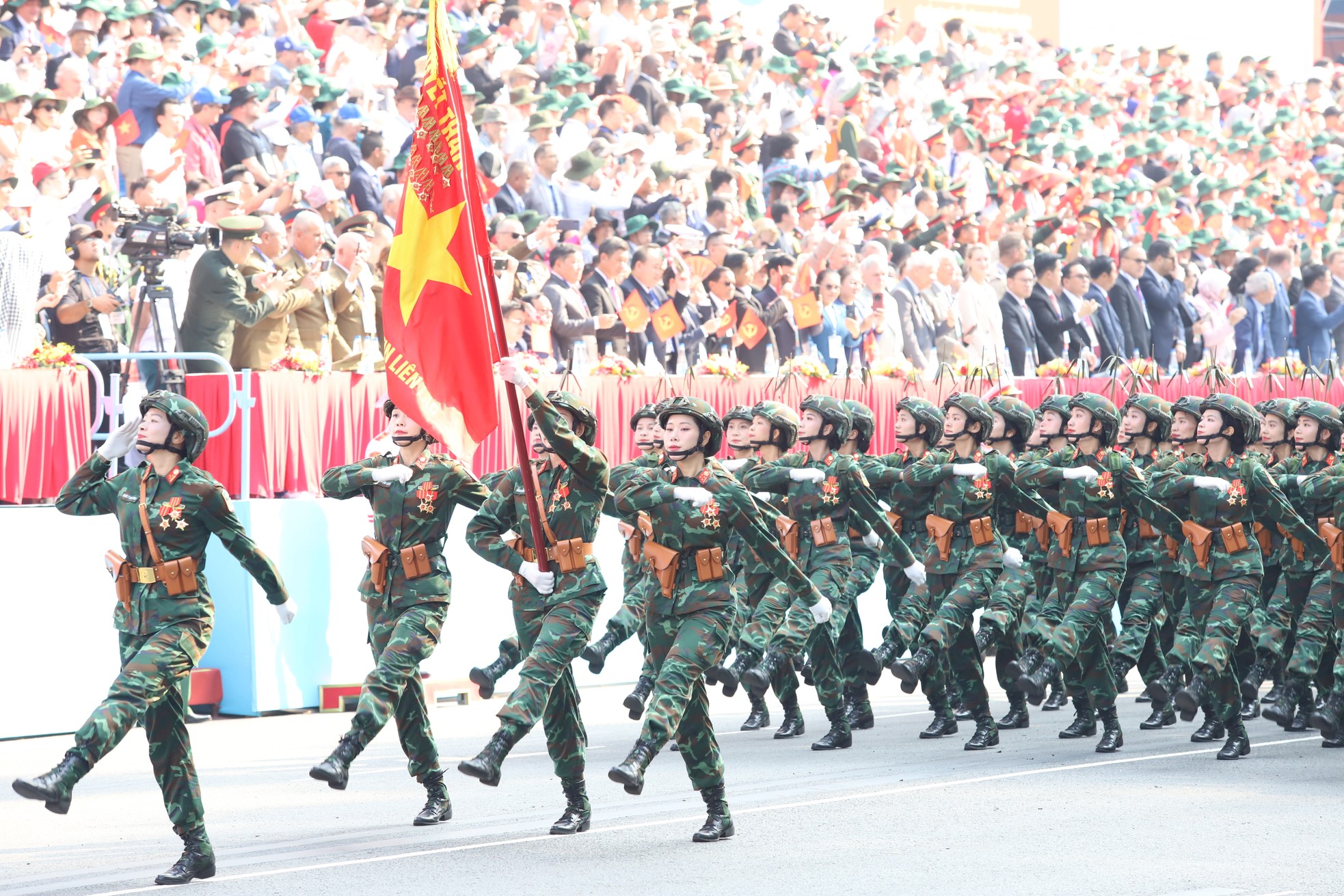 Mọi sự chú ý đổ dồn vào những 'bông hồng thép' trong đại lễ 30/4- Ảnh 9.