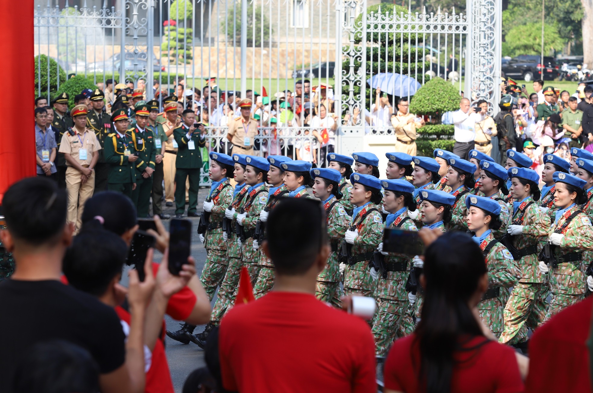 Mọi sự chú ý đổ dồn vào những 'bông hồng thép' trong đại lễ 30/4- Ảnh 7.