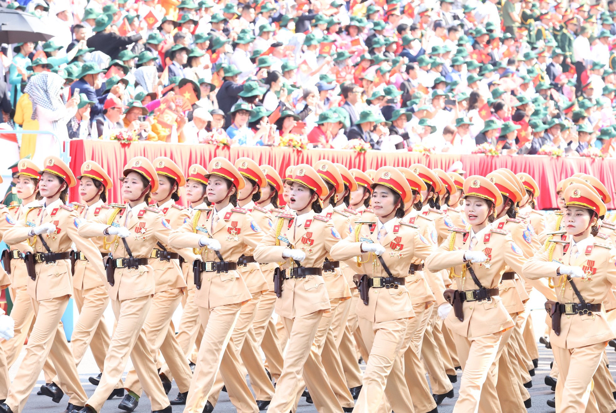 Mọi sự chú ý đổ dồn vào những 'bông hồng thép' trong đại lễ 30/4- Ảnh 4.