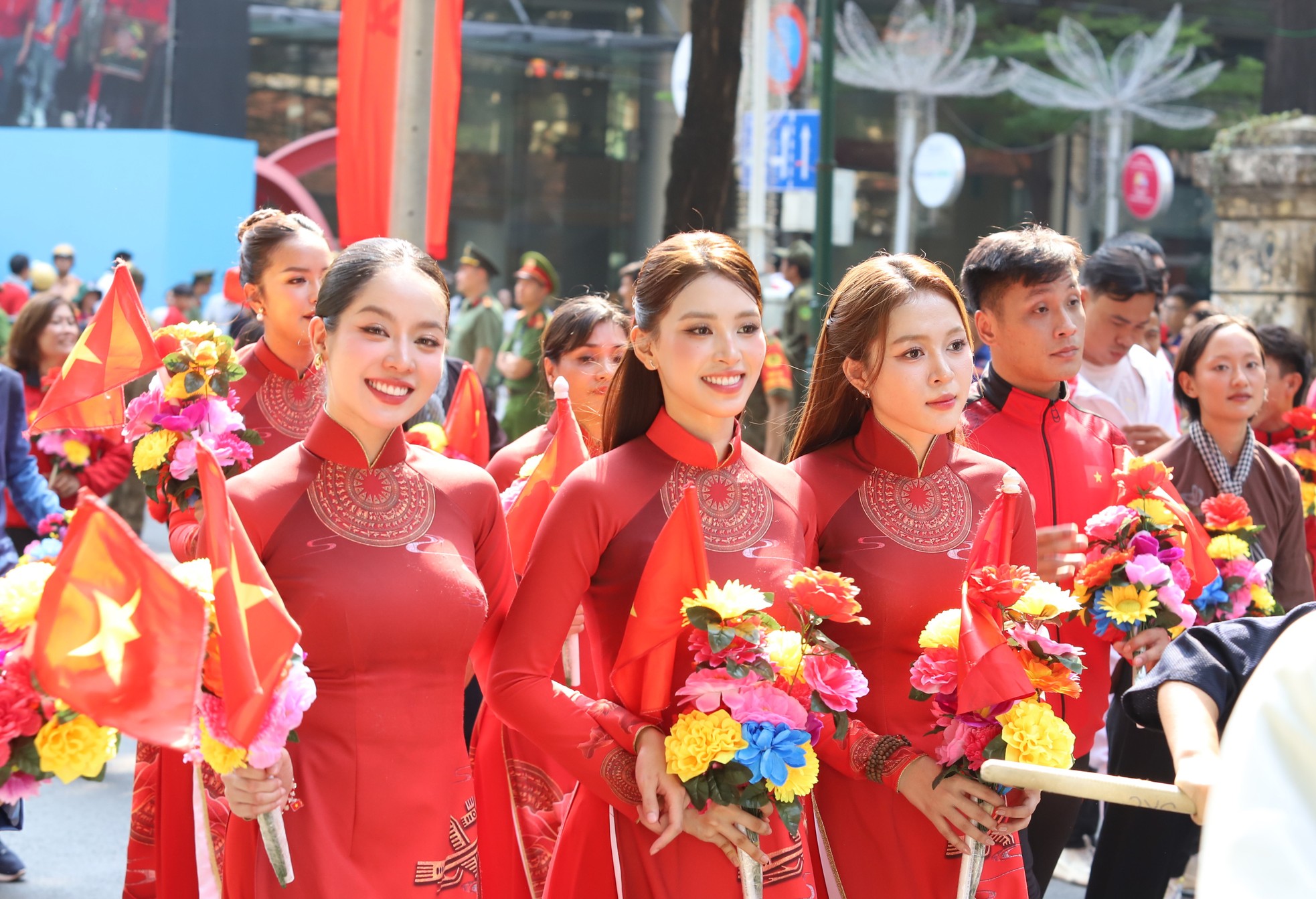 Mọi sự chú ý đổ dồn vào những 'bông hồng thép' trong đại lễ 30/4- Ảnh 17.