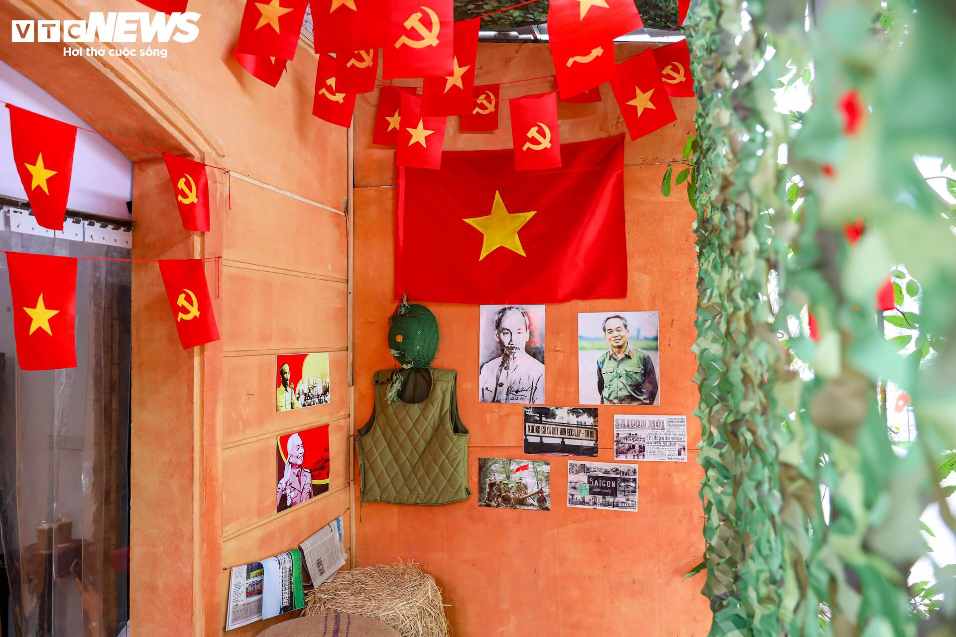 Quán cà phê Hà Nội đồng loạt 'thay áo' chào mừng Đại lễ 30/4- Ảnh 4.