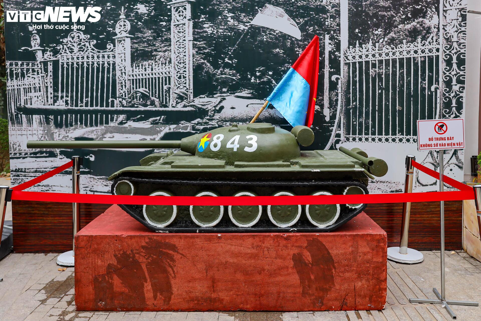 Quán cà phê Hà Nội đồng loạt 'thay áo' chào mừng Đại lễ 30/4- Ảnh 11.