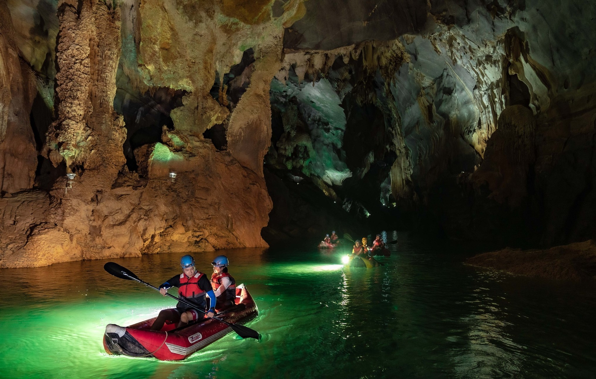 Việt Nam có 1 nơi được tạp chí Mỹ ca ngợi "đẹp nhất thế giới": Sở hữu "cung điện dưới lòng đất", cả triệu người đến check-in- Ảnh 8.