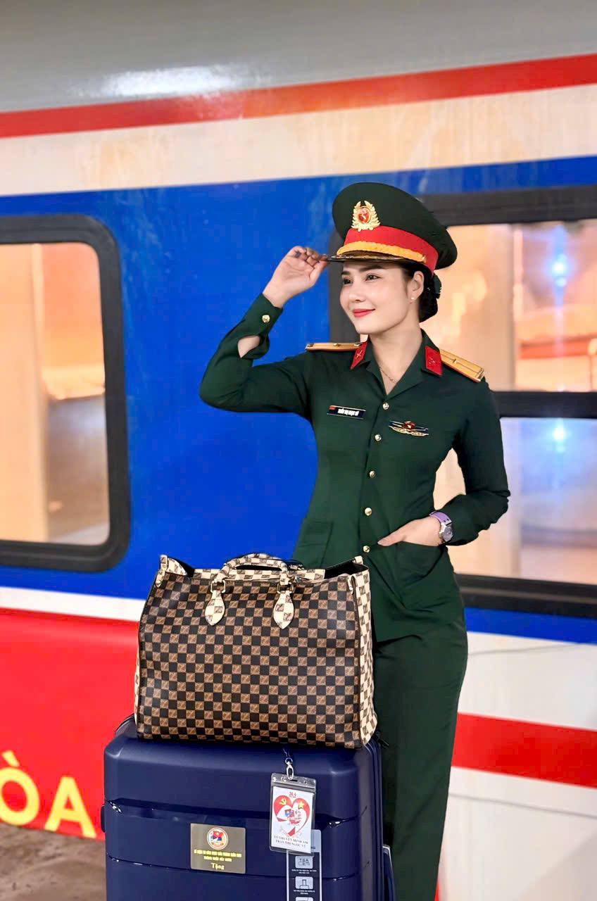 Giọng đọc nữ “chạm trái tim” tại lễ diễu binh, diễu hành 30/4: Xinh như Hoa hậu, 33 tuổi đã là Thiếu tá- Ảnh 6.