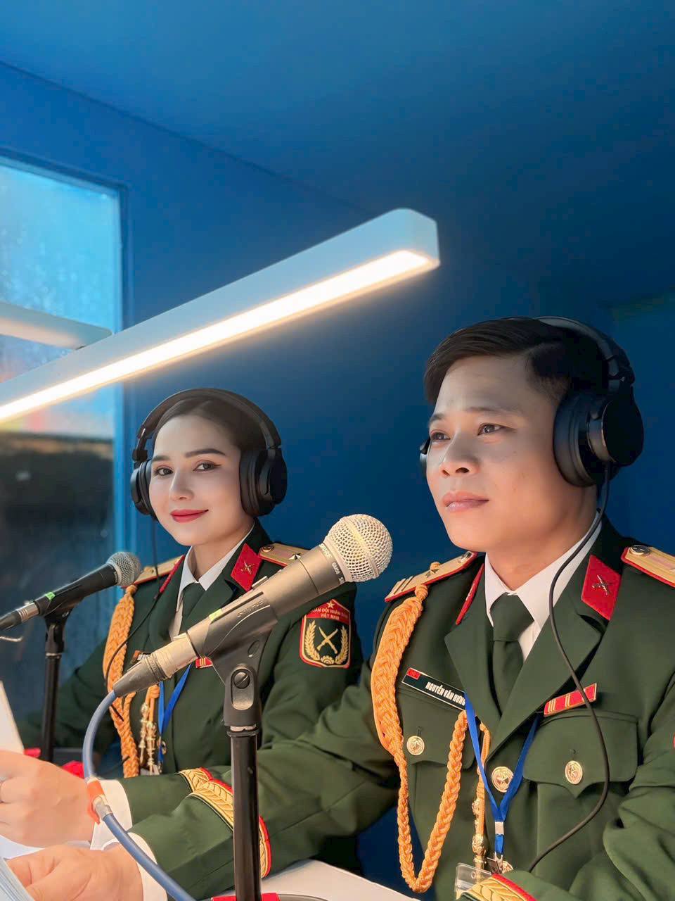 Giọng đọc nữ “chạm trái tim” tại lễ diễu binh, diễu hành 30/4: Xinh như Hoa hậu, 33 tuổi đã là Thiếu tá- Ảnh 1.