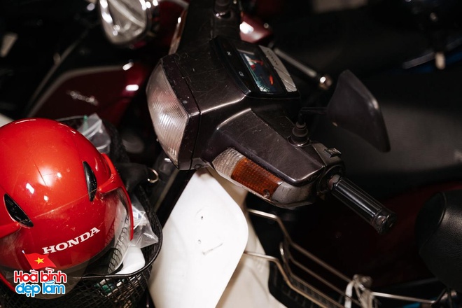 Gặp cụ Trần Văn Thanh đi xe máy 1.300km: “Tôi chỉ là người dân bình thường, với quyết tâm vào xem đại lễ”- Ảnh 2.