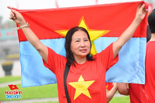 Lễ chào cờ xúc động tại Quảng trường Ba Đình sáng 30/4: “Hôm nay thật đặc biệt”- Ảnh 16.