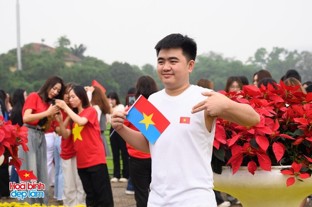 Lễ chào cờ xúc động tại Quảng trường Ba Đình sáng 30/4: “Hôm nay thật đặc biệt”- Ảnh 9.
