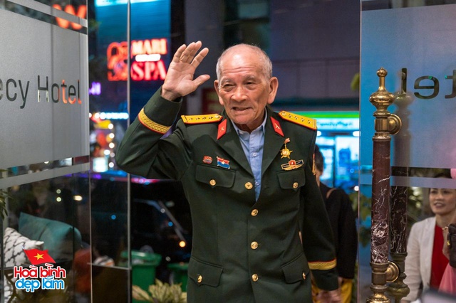 Gặp cụ Trần Văn Thanh đi xe máy 1.300km: “Tôi chỉ là người dân bình thường, với quyết tâm vào xem đại lễ”- Ảnh 7.