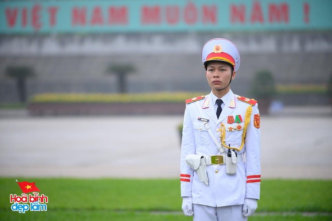 Lễ chào cờ xúc động tại Quảng trường Ba Đình sáng 30/4: “Hôm nay thật đặc biệt”- Ảnh 8.