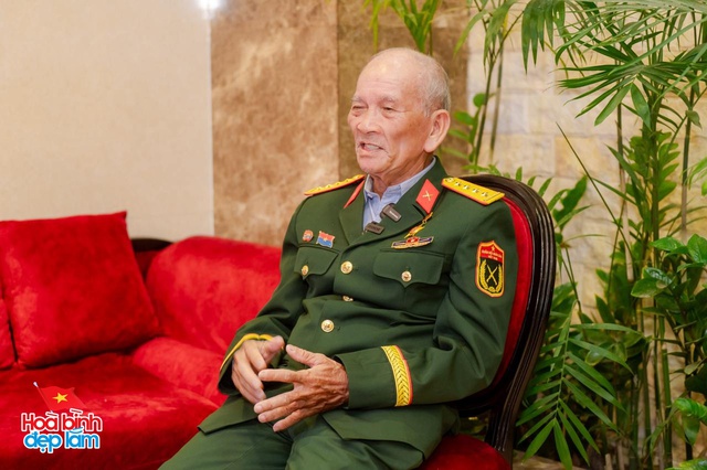 Gặp cụ Trần Văn Thanh đi xe máy 1.300km: “Tôi chỉ là người dân bình thường, với quyết tâm vào xem đại lễ”- Ảnh 1.