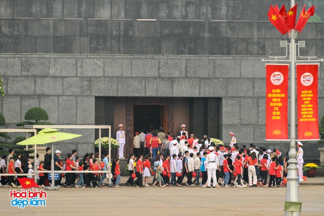 Lễ chào cờ xúc động tại Quảng trường Ba Đình sáng 30/4: “Hôm nay thật đặc biệt”- Ảnh 23.