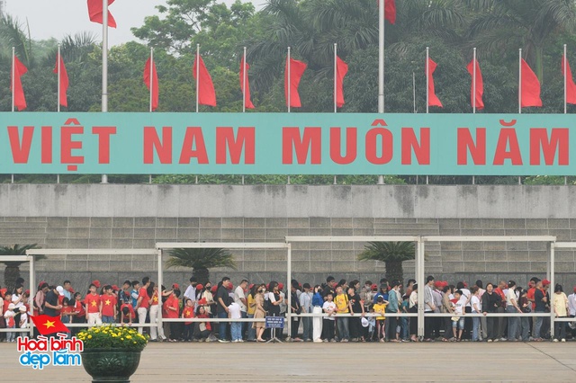 Lễ chào cờ xúc động tại Quảng trường Ba Đình sáng 30/4: “Hôm nay thật đặc biệt”- Ảnh 18.