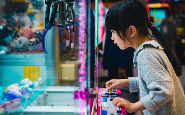 Máy gắp thú hóa ra là "trò lừa thế kỷ": Bảo sao chúng ta tốn nhiều tiền mà gắp mãi không được con nào- Ảnh 1.