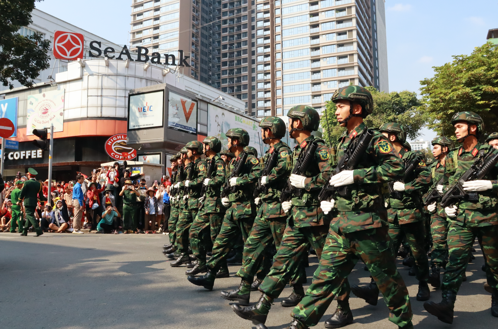 Đại lễ 30-4: Cận cảnh 8 khối hướng 3 đi trong vòng tay nhân dân- Ảnh 3.