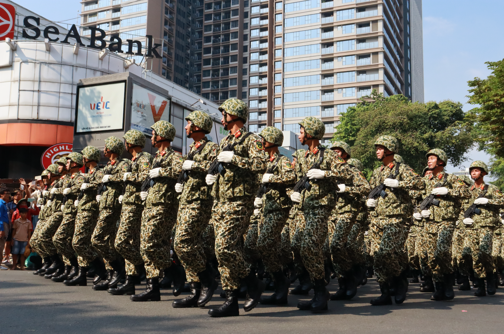 Đại lễ 30-4: Cận cảnh 8 khối hướng 3 đi trong vòng tay nhân dân- Ảnh 8.