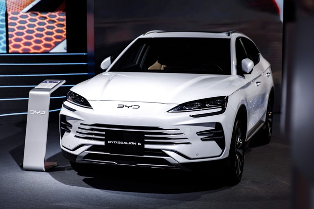 Loạt ô tô mới ra mắt tại Việt Nam trong tháng 4- Ảnh 2.