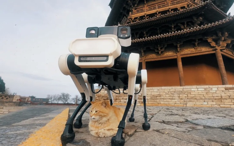 Lenovo dùng robot chó 6 chân tích hợp AI để bảo vệ chùa tháp gỗ cao nhất thế giới- Ảnh 1. Lenovo dùng robot chó 6 chân tích hợp AI để bảo vệ chùa tháp gỗ cao nhất thế giới- Ảnh 1.
