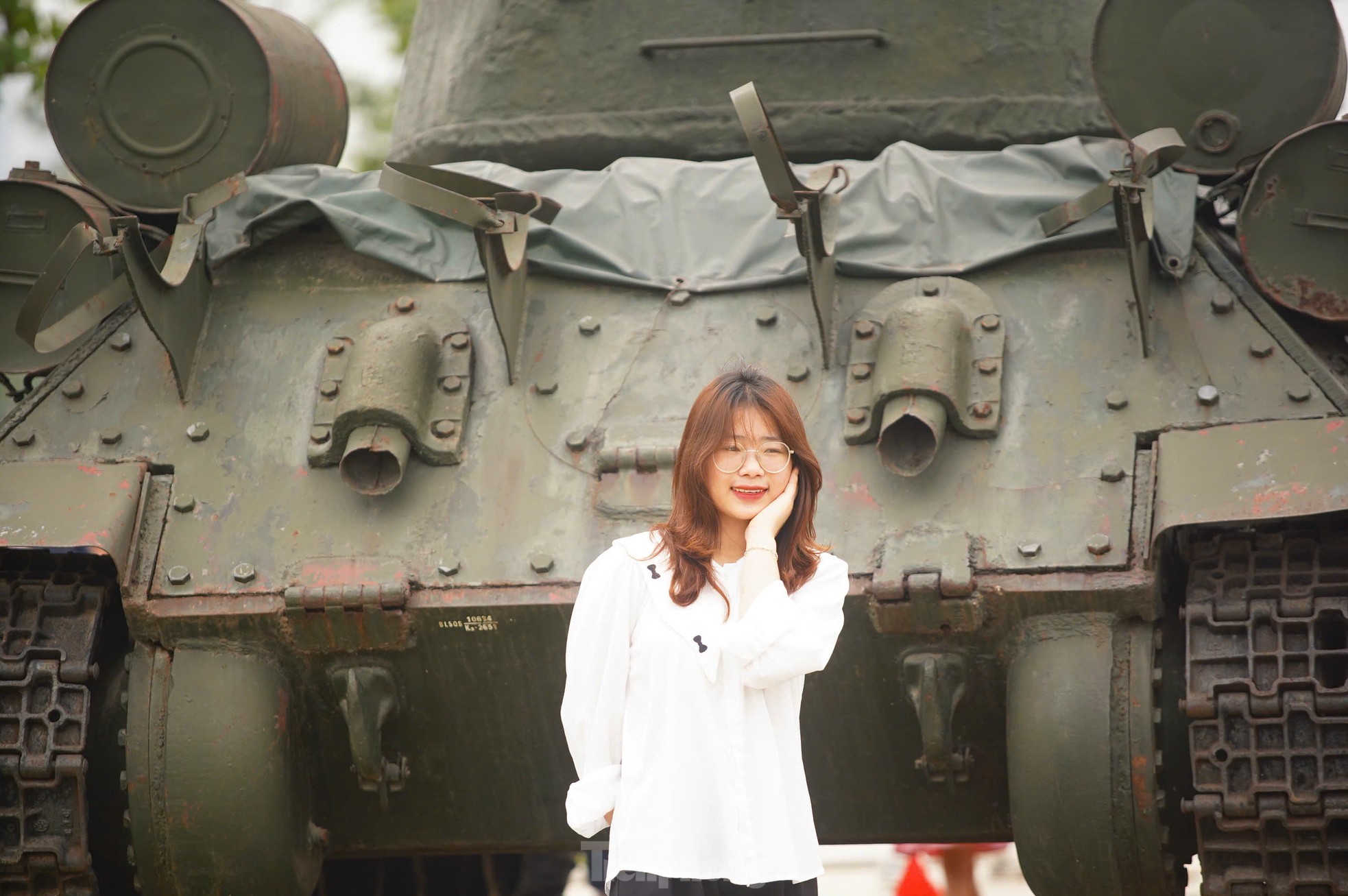 Hàng nghìn người đổ về Bảo tàng Lịch sử Quân sự Việt Nam trong ngày đại lễ 30/4- Ảnh 8.