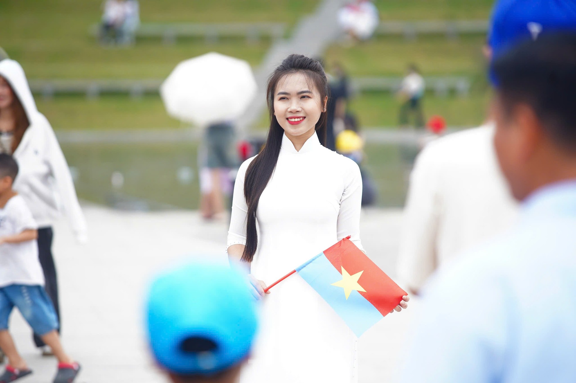 Hàng nghìn người đổ về Bảo tàng Lịch sử Quân sự Việt Nam trong ngày đại lễ 30/4- Ảnh 2.