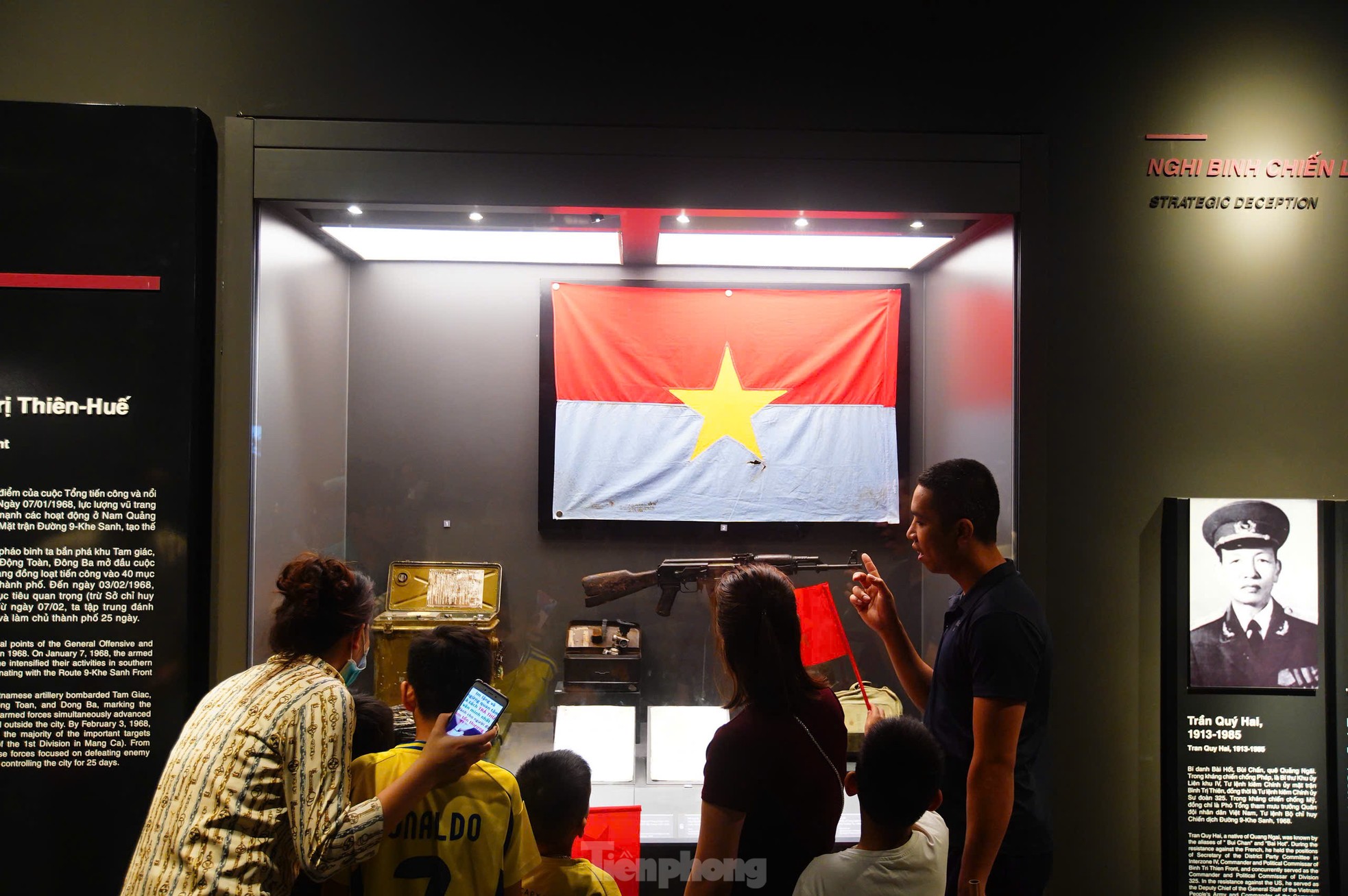 Hàng nghìn người đổ về Bảo tàng Lịch sử Quân sự Việt Nam trong ngày đại lễ 30/4- Ảnh 9.