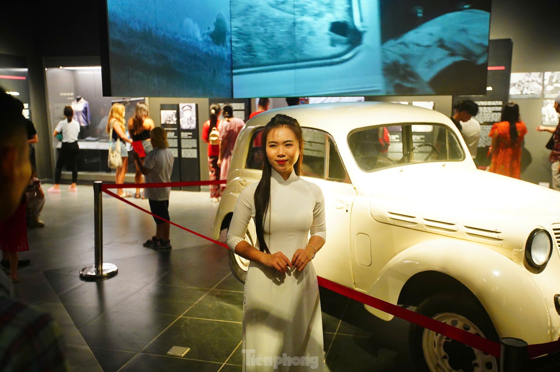 Hàng nghìn người đổ về Bảo tàng Lịch sử Quân sự Việt Nam trong ngày đại lễ 30/4- Ảnh 6.