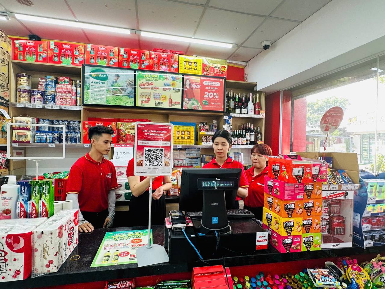 Giao dịch linh hoạt, tiện ích tại WinMart - đại lí ngân hàng của Techcombank- Ảnh 1.