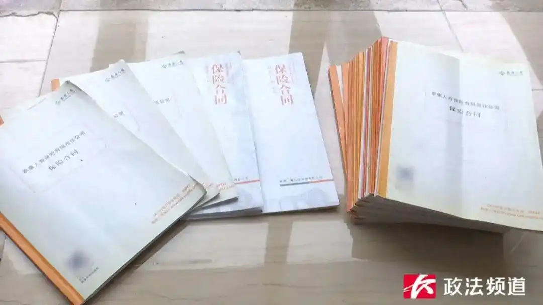 Lương tháng 10 triệu đồng nhưng bỏ 16 tỷ đồng mua 29 hợp đồng bảo hiểm: Bí mật kinh hoàng của người bốc vác lộ ra khiến con gái suy sụp- Ảnh 2.