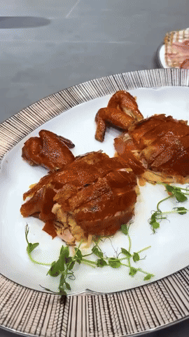 Cuộc sống xa hoa của mỹ nữ bước ra từ "giới tinh hoa Châu Á": Nhìn hóa đơn 1 bữa ăn "bình thường" khiến ai cũng phải giật mình- Ảnh 4.