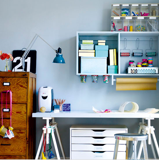 Bức ảnh chụp góc học tập của một nữ sinh trung học để lộ chi tiết gây rùng mình- Ảnh 2.