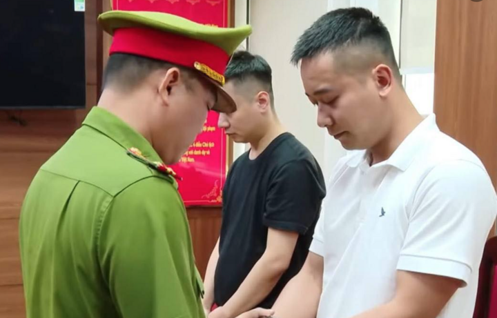 Quang Linh Vlogs bị bắt, dân mạng 'tiếc cho thần tượng sa ngã vì đồng tiền'- Ảnh 2.