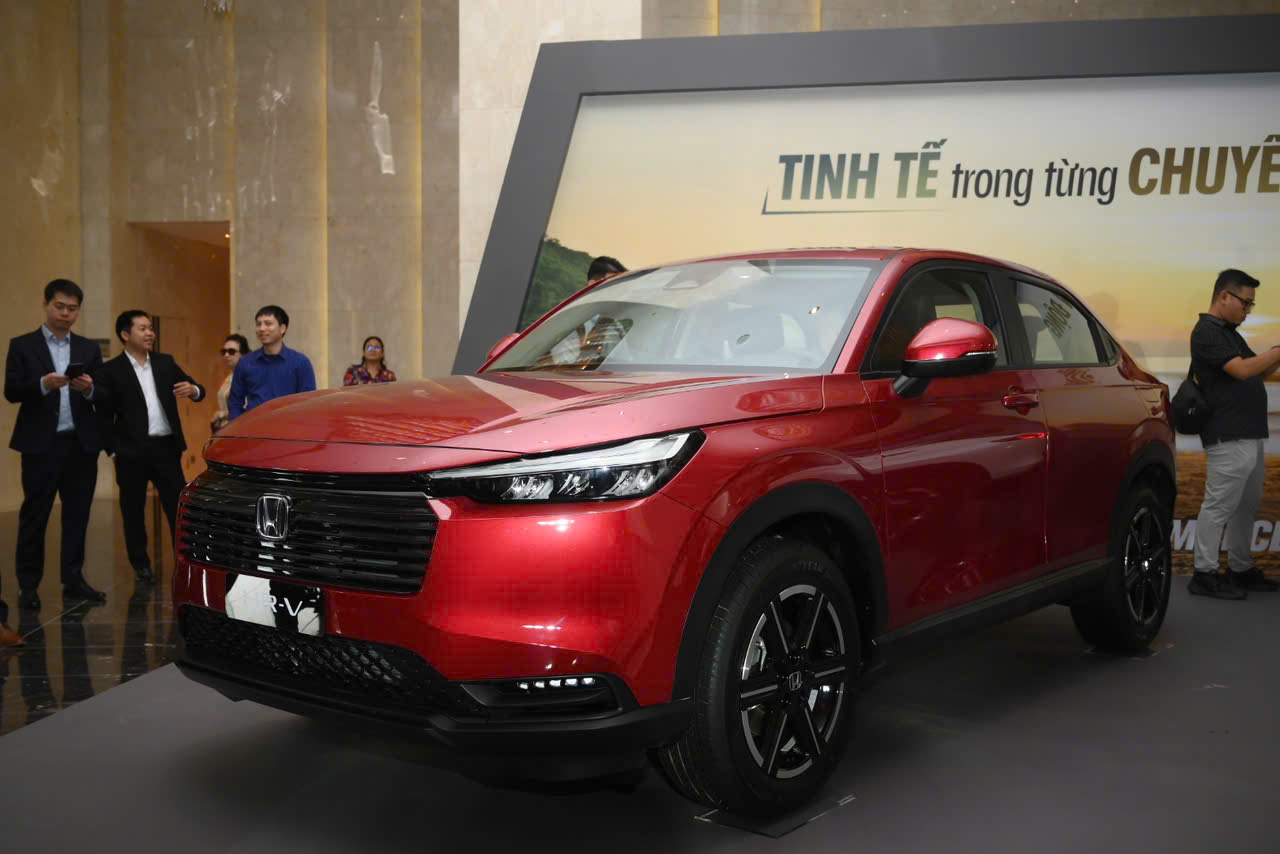 Honda HR-V 2025 ra mắt Việt Nam: Giá 699-869 triệu đồng, đấu Yaris Cross HEV bằng động cơ hybrid 1.5L, có ADAS- Ảnh 7. Honda HR-V 2025 ra mắt Việt Nam: Giá 699-869 triệu đồng, đấu Yaris Cross HEV bằng động cơ hybrid 1.5L, có ADAS- Ảnh 7.