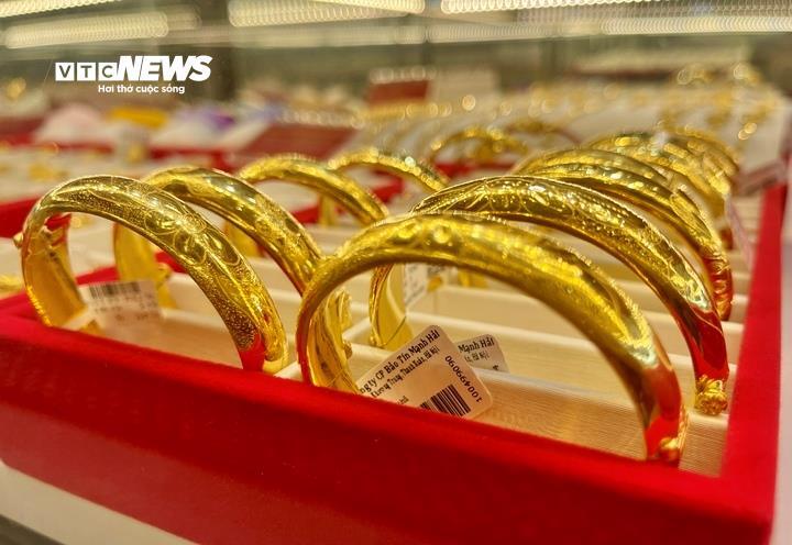 Giá vàng hôm nay 5/4: Tiếp tục giảm cắm đầu, chấm dứt 5 tuần tăng liên tiếp- Ảnh 1.