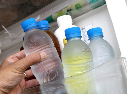 Khuyên thật lòng: Vứt ngay 4 món đồ nhựa độc hại này trước khi ung thư “gõ cửa”- Ảnh 1. Khuyên thật lòng: Vứt ngay 4 món đồ nhựa độc hại này trước khi ung thư “gõ cửa”- Ảnh 1.