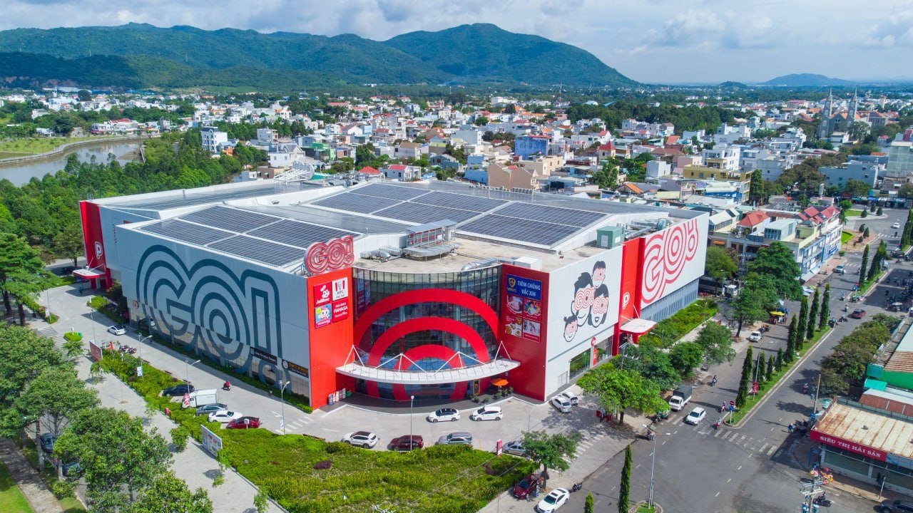 Big C, Go!, Nguyễn Kim... đi lùi với doanh thu 32.592 tỷ đồng, dâng 'ngôi vương' bán lẻ 2024 cho Bách Hóa Xanh, đại gia Thái Lan than 'khắc nghiệt'- Ảnh 1. Big C, Go!, Nguyễn Kim... đi lùi với doanh thu 32.592 tỷ đồng, dâng 'ngôi vương' bán lẻ 2024 cho Bách Hóa Xanh, đại gia Thái Lan than 'khắc nghiệt'- Ảnh 1.