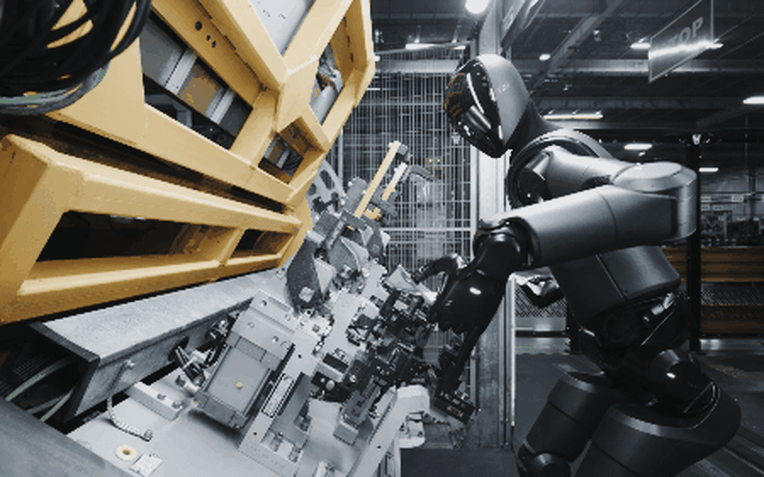 Robot hình người trong nhà máy BMW đã được "thăng chức" từ thực tập sinh lên công nhân thử việc- Ảnh 1.