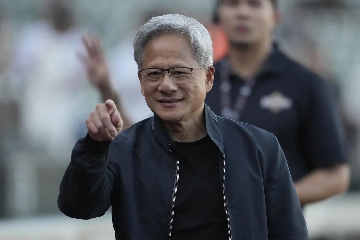 "Một khi đã quá nhiều tiền", thuế quan cao với NVIDIA không phải vấn đề: Tỷ phú Jensen Huang đã có cách?- Ảnh 1. "Một khi đã quá nhiều tiền", thuế quan cao với NVIDIA không phải vấn đề: Tỷ phú Jensen Huang đã có cách?- Ảnh 1.