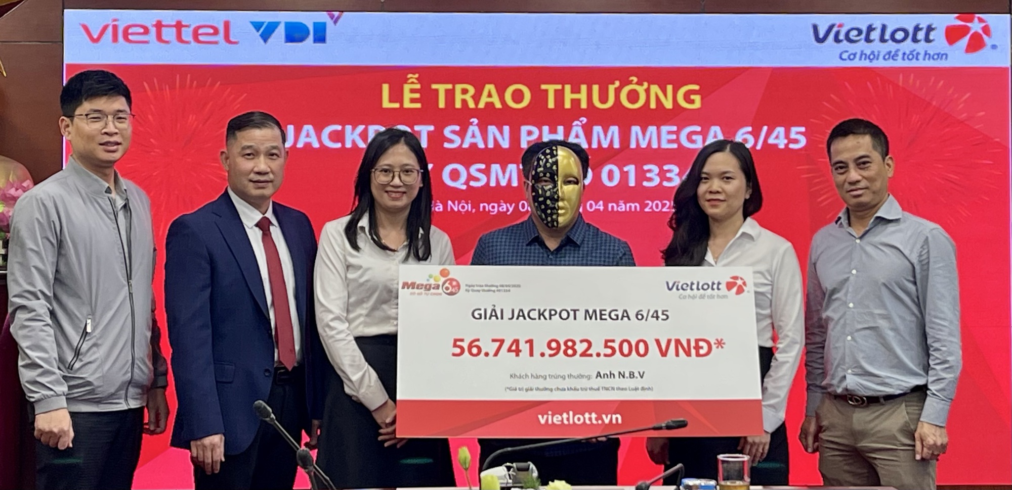 Chơi không quá 50.000 đồng/lần, người đàn ông Hà Nội trúng Vietlott hơn 56 tỷ đồng- Ảnh 1. Chơi không quá 50.000 đồng/lần, người đàn ông Hà Nội trúng Vietlott hơn 56 tỷ đồng- Ảnh 1.