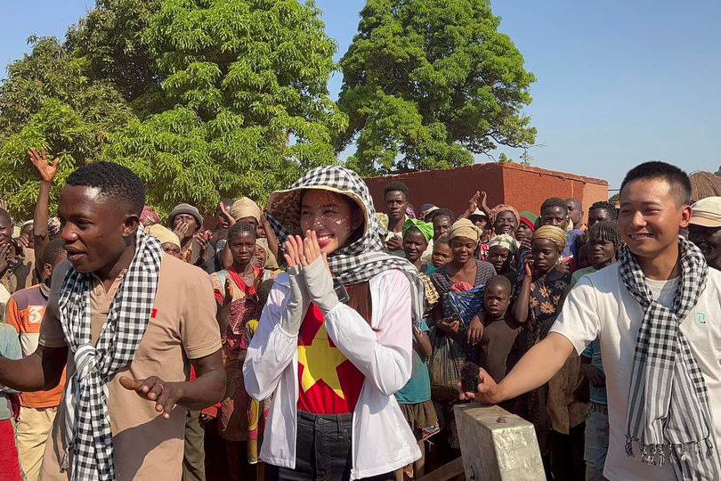 Mối quan hệ thực sự giữa Thùy Tiên và Quang Linh Vlogs: Tình bạn, cộng sự, hay chiến lược hình ảnh?- Ảnh 3.