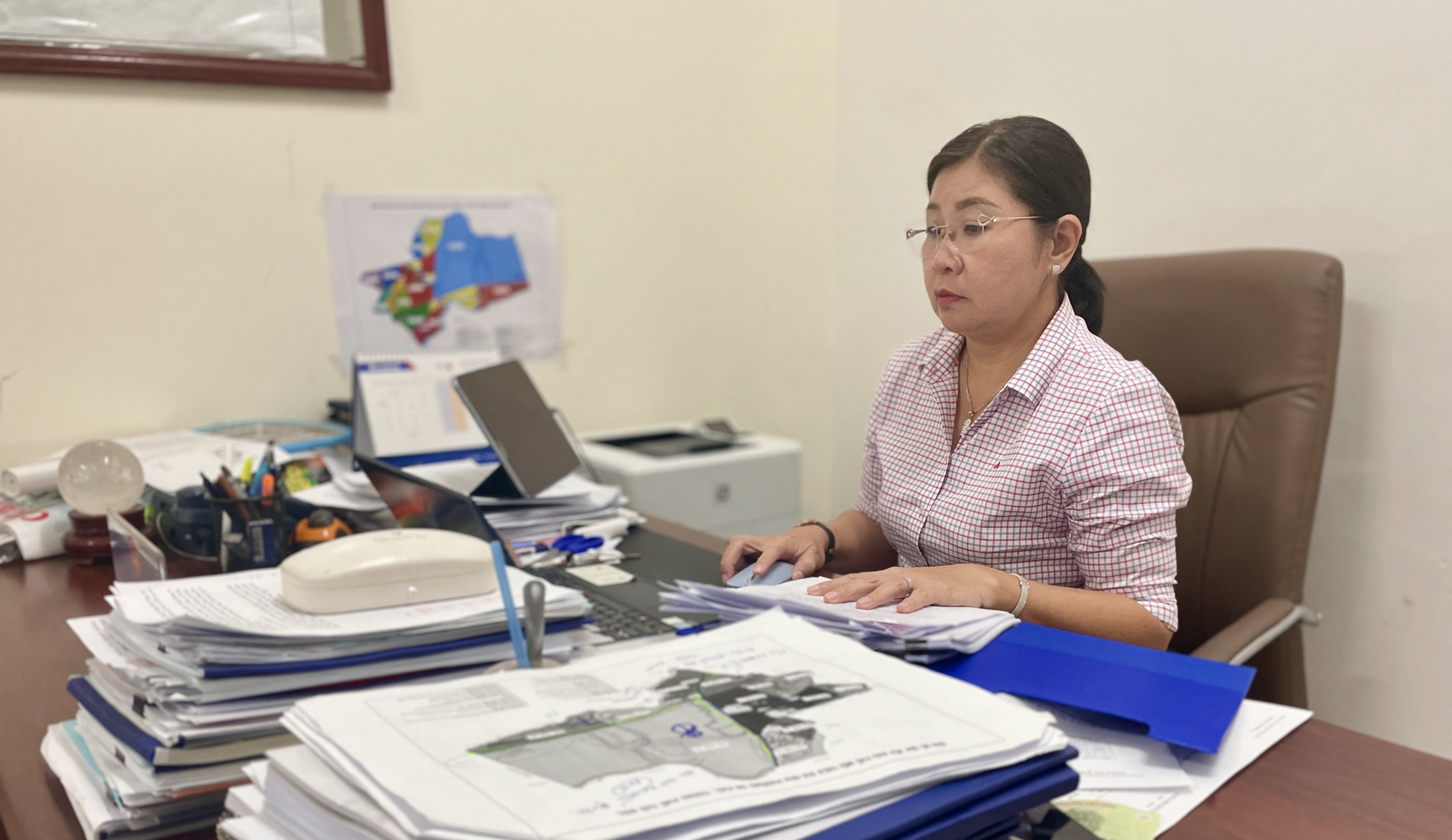 Sân bóng hoạt động trái phép, barie đường "tự mở" đã được tháo dỡ- Ảnh 10. Sân bóng hoạt động trái phép, barie đường "tự mở" đã được tháo dỡ- Ảnh 10.