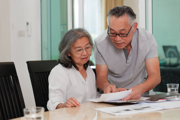 Người tiết kiệm tiền và người không tiết kiệm tiền có cuộc sống khác nhau ở tuổi trung niên- Ảnh 3.