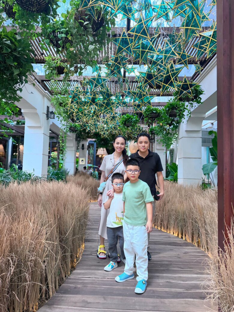 Hoa khôi ĐHQG bất ngờ nổi lên với danh xưng "người làm truyền thông đỉnh nhất hiện tại": Nhìn đến profile học vấn cùng danh tính bố ruột mới hiểu!- Ảnh 8. Hoa khôi ĐHQG bất ngờ nổi lên với danh xưng "người làm truyền thông đỉnh nhất hiện tại": Nhìn đến profile học vấn cùng danh tính bố ruột mới hiểu!- Ảnh 8.