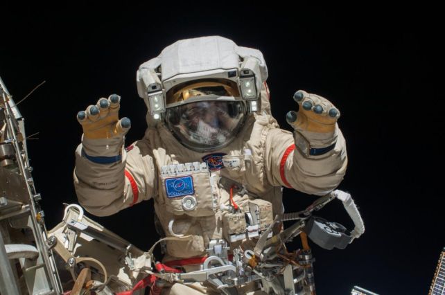 Sự thật sốc ít người biết: Vì sao nhiều phi hành gia bị rụng hết móng tay khi đi ra ngoài vũ trụ?- Ảnh 2.