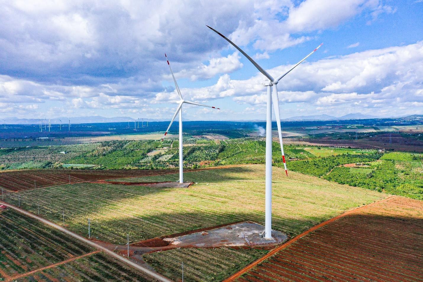 Rót 3,3 tỷ USD vào Việt Nam, doanh nghiệp năng lượng Thái Lan có doanh thu 2.500 tỷ trong năm 2024 phàn nàn về giá mua điện thấp- Ảnh 1.