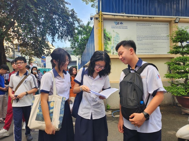 Quy chế mới làm số thí sinh TPHCM được miễn thi Ngoại ngữ giảm đột biến- Ảnh 1. Quy chế mới làm số thí sinh TPHCM được miễn thi Ngoại ngữ giảm đột biến- Ảnh 1.