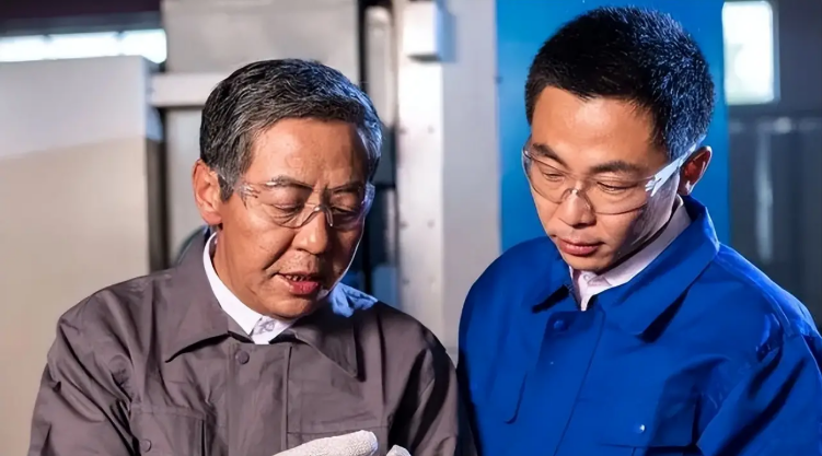 Trung Quốc: Bị ép nghỉ hưu sớm còn mất 20% lương, tôi dứt khoát làm 1 việc rồi rời đi, 2 tháng sau nhận được cuộc gọi “cầu cứu” từ giám đốc- Ảnh 2.