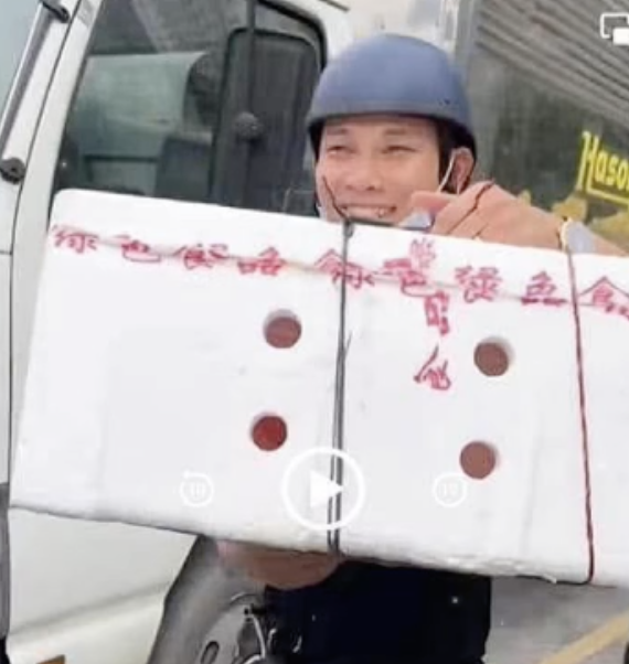 Lòng xe điếu đựng trong thùng xốp có chữ lạ: Chủ quán Lòng Chát Hà Nội trả lời VTV lý do- Ảnh 2.