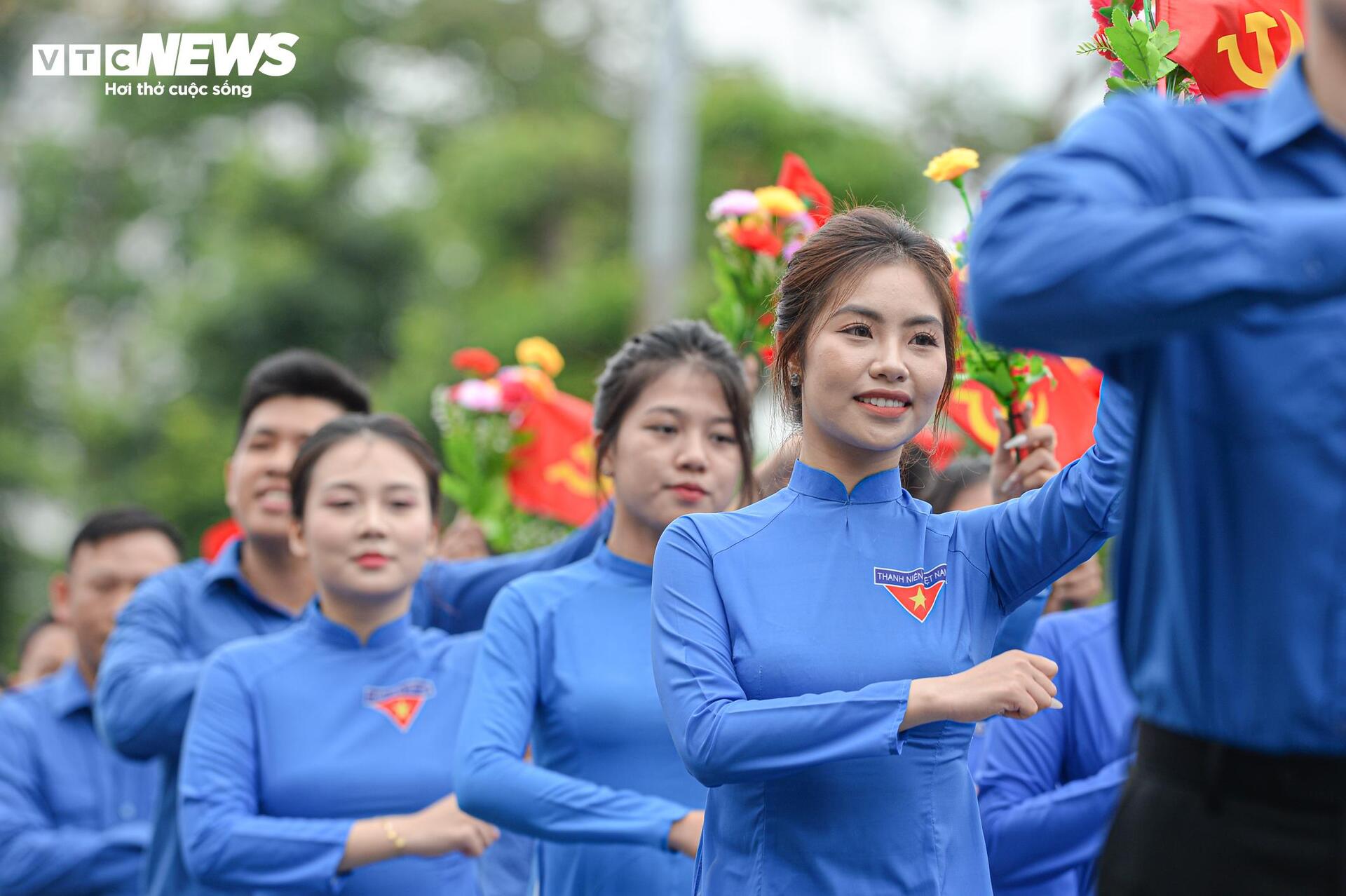 Xem lễ duyệt đội ngũ, diễu hành quần chúng kỷ niệm 70 năm giải phóng Hải Phòng- Ảnh 18. Xem lễ duyệt đội ngũ, diễu hành quần chúng kỷ niệm 70 năm giải phóng Hải Phòng- Ảnh 18.